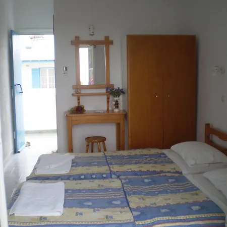 Studios Parian Blu Logaras