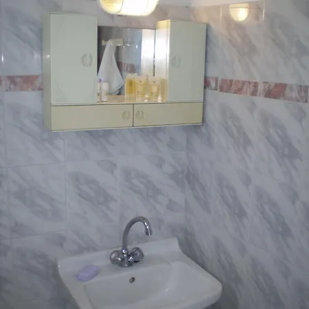 Studios Parian Blu * Logaras