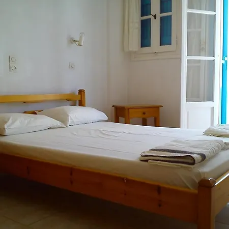 Studios Parian Blu Logaras